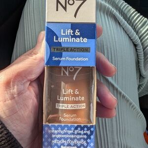No7 Lift & Luminate Triple Action Serum Foundation - Cream